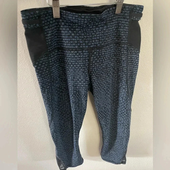 lululemon athletica Pants - Lululemon Women's Side Mesh & Pockets Reflective Blue Black Capri Leggings